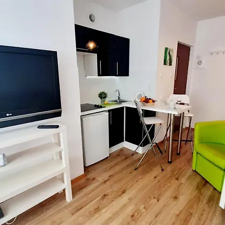 Z Balkonem I Bezplatnym Parkingiem Апартаменты *