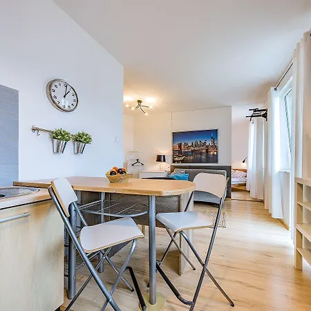 Lägenhet Z Balkonem I Bezplatnym Parkingiem *