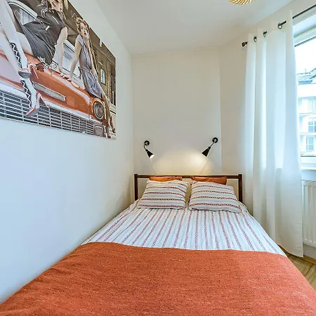 Z Balkonem I Bezplatnym Parkingiem Апартаменты *