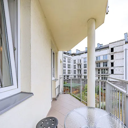 Z Balkonem I Bezplatnym Parkingiem Апартаменты