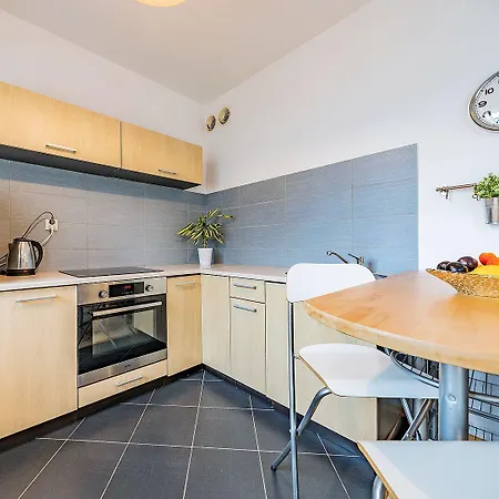 Z Balkonem I Bezplatnym Parkingiem Lägenhet *