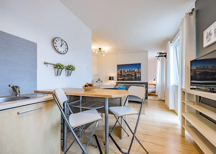 Apartmán Z Balkonem I Bezplatnym Parkingiem *