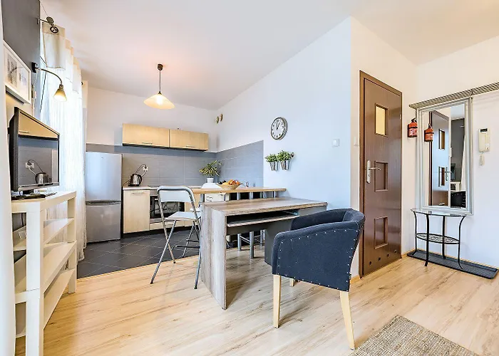 Apartmán Z Balkonem I Bezplatnym Parkingiem *